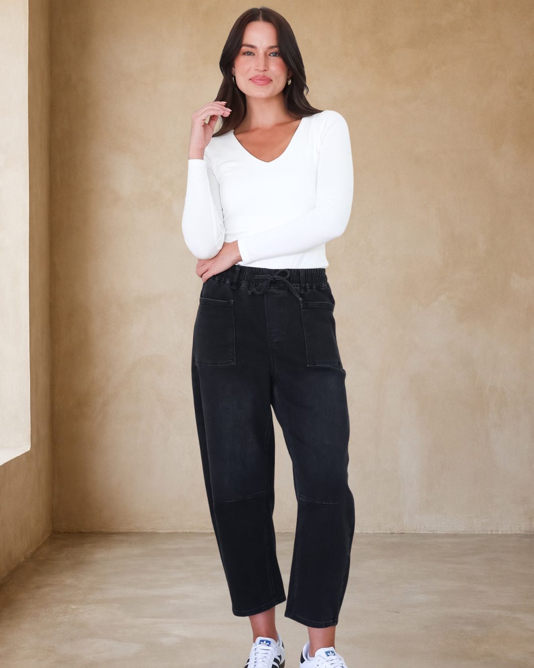 Lowen Barrel Jeans - Elasticated Waist Patch Pocket & Knee Detail Jeans in Black