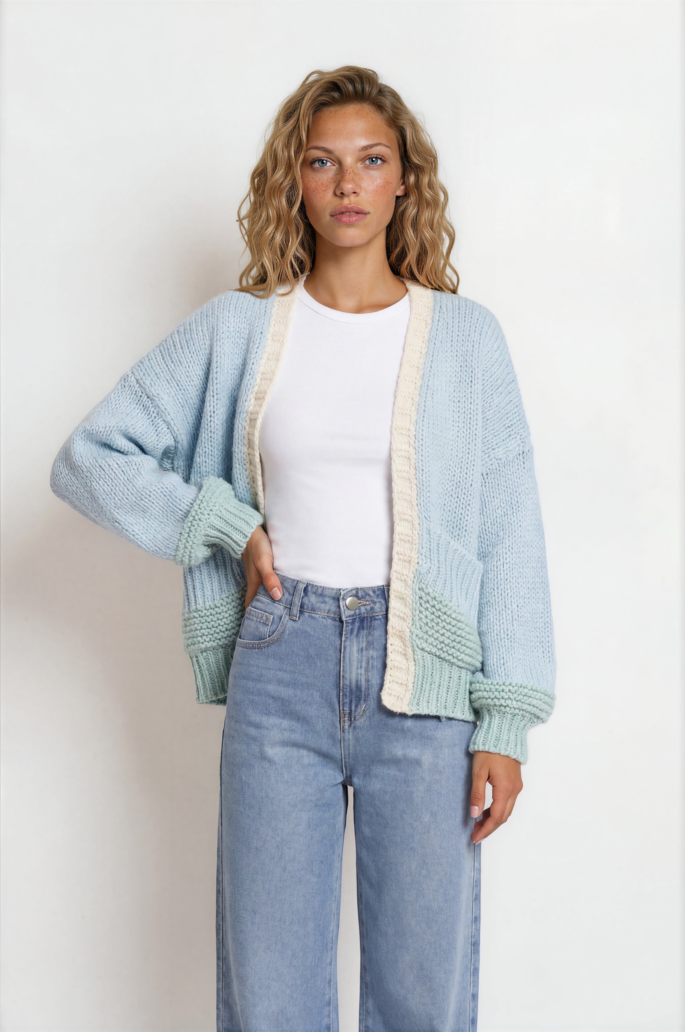 Kash Jeans - Relaxed Mid Rise Mum Jeans in Light Denim