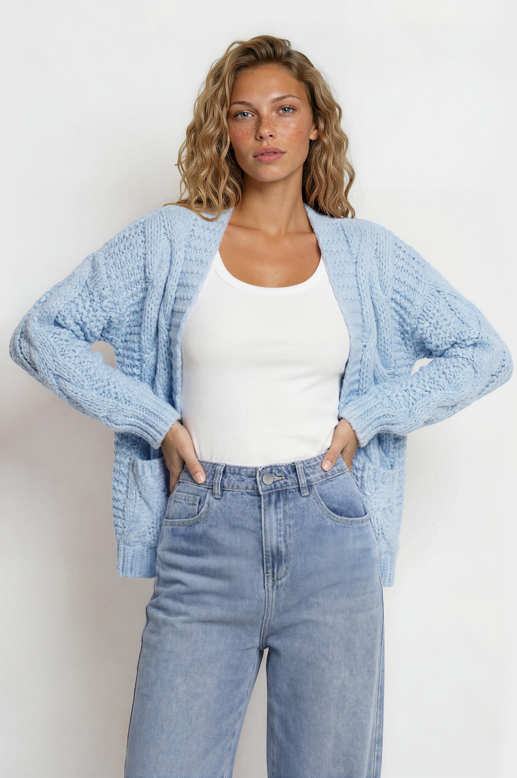 Kash Jeans - Relaxed Mid Rise Mum Jeans in Light Denim