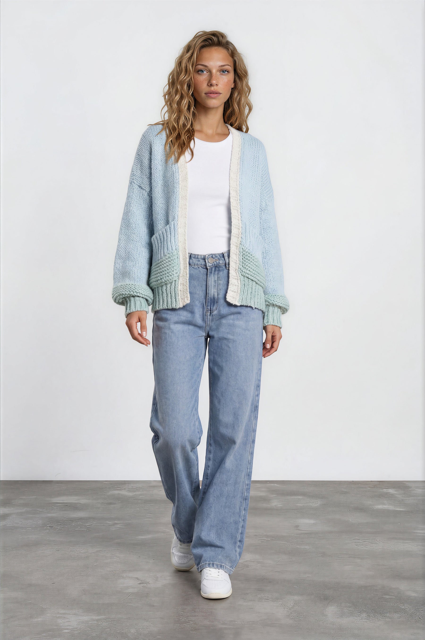 Kash Jeans - Relaxed Mid Rise Mum Jeans in Light Denim