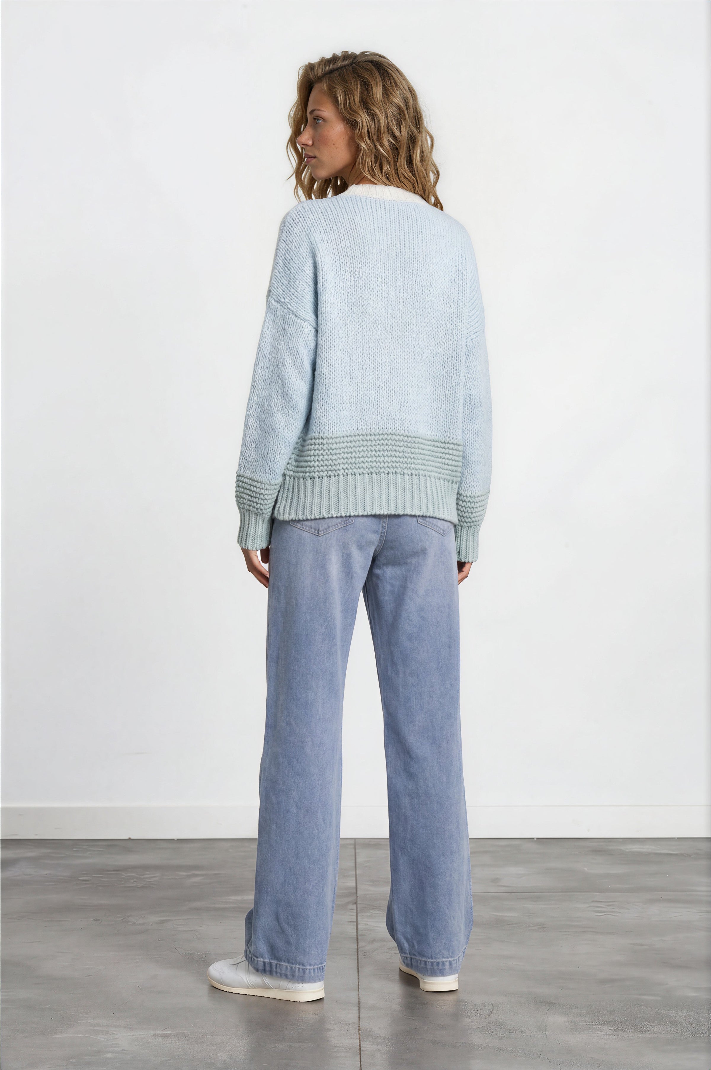 Kash Jeans - Relaxed Mid Rise Mum Jeans in Light Denim