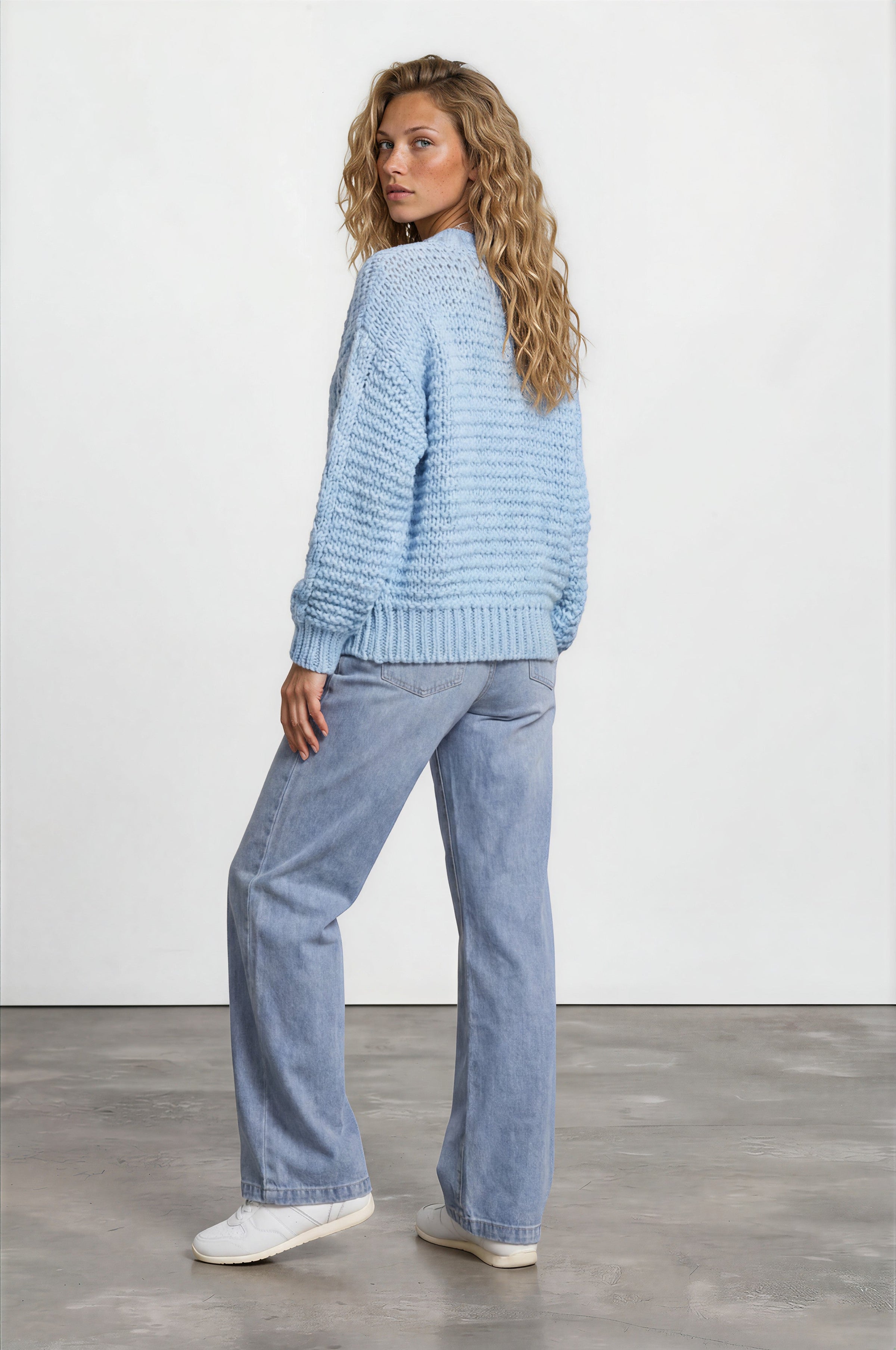 Kash Jeans - Relaxed Mid Rise Mum Jeans in Light Denim
