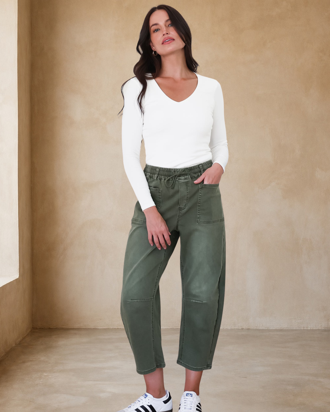Lowen Barrel Jeans - Elasticated Waist Patch Pocket & Knee Detail Jeans in Khaki
