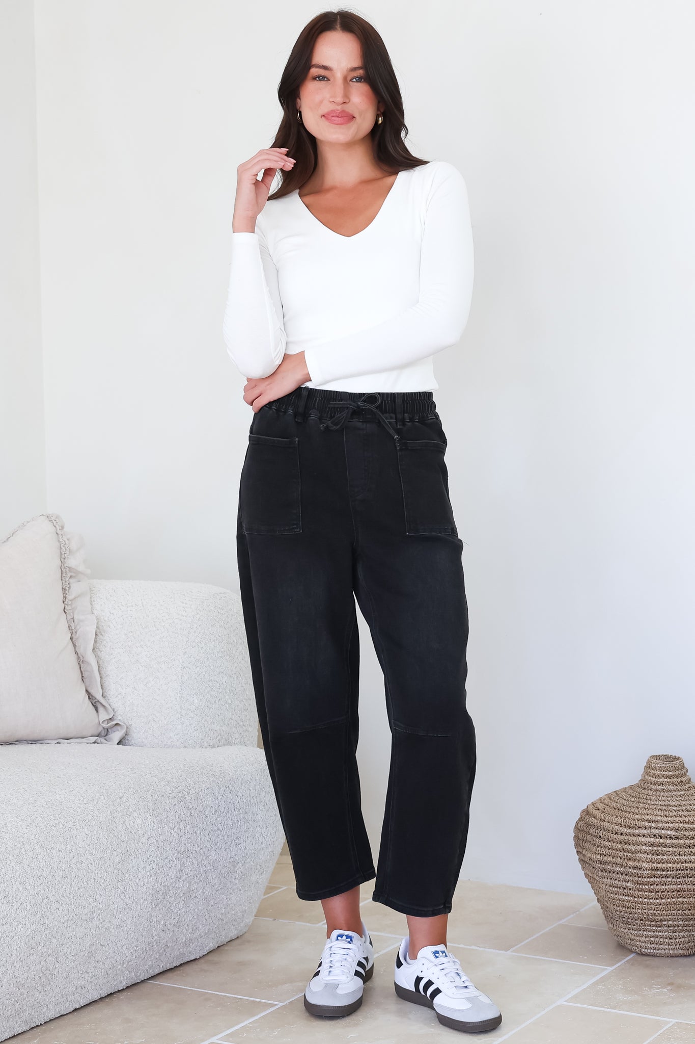 Lowen Barrel Jeans - Elasticated Waist Patch Pocket & Knee Detail Jeans in Black