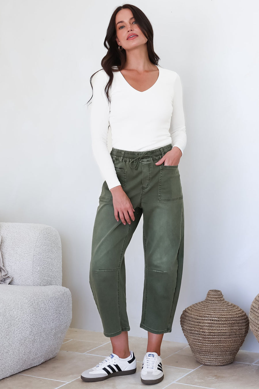 Lowen Barrel Jeans - Elasticated Waist Patch Pocket & Knee Detail Jeans in Khaki