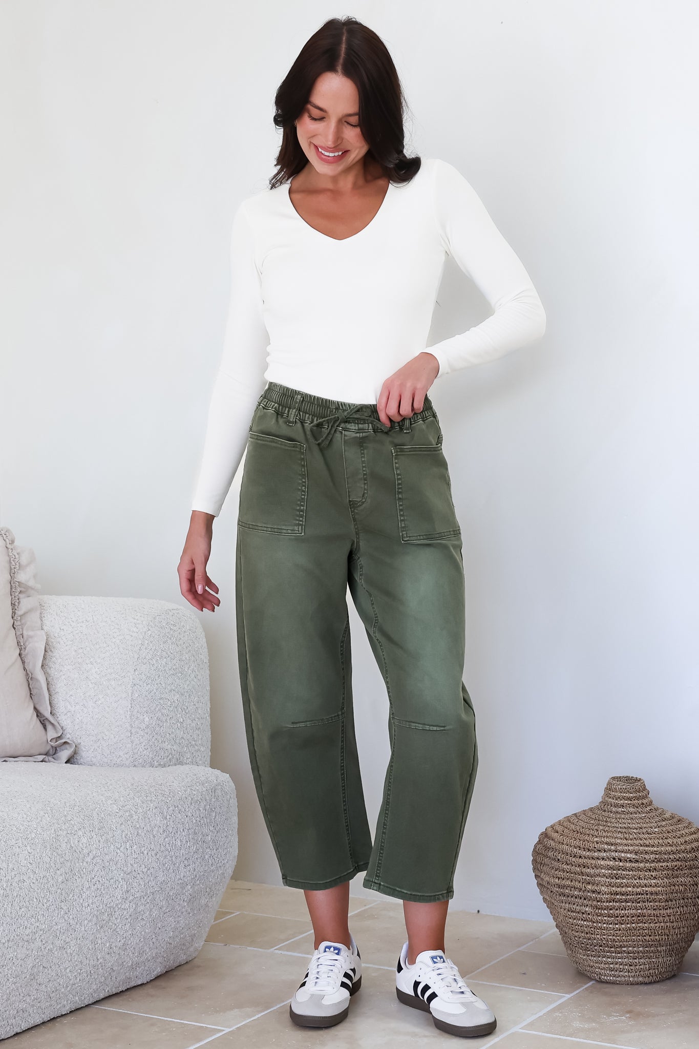 Lowen Barrel Jeans - Elasticated Waist Patch Pocket & Knee Detail Jeans in Khaki